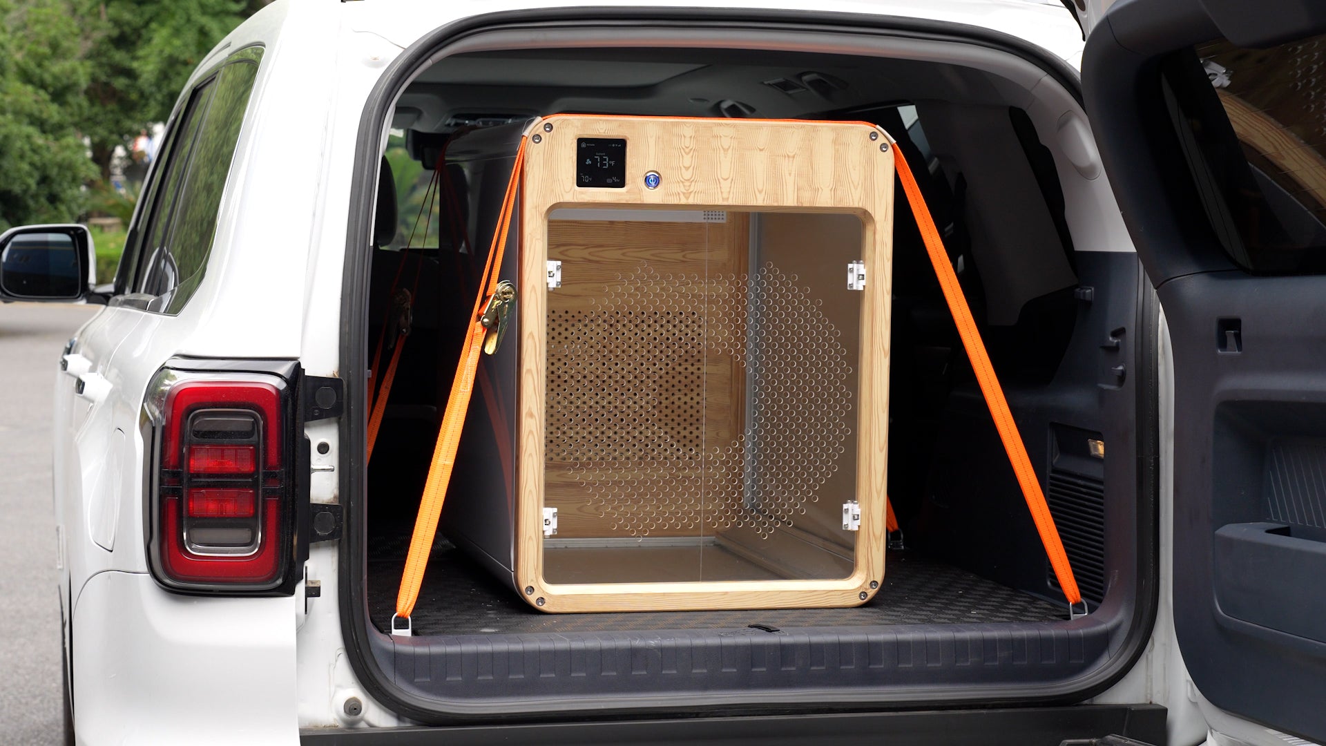 Velit Comfort Pod - A Smart Air-Conditioned Pet Crate